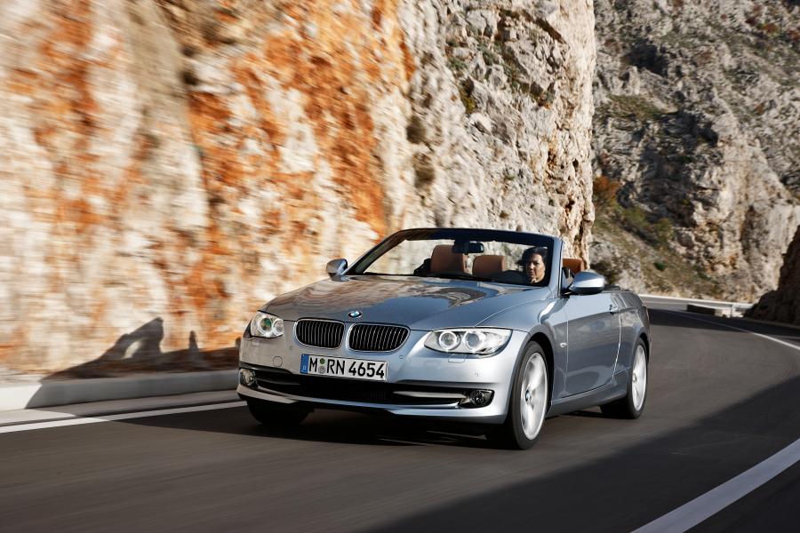  BMW 3-Series Convertible 2010 года  (фото 25 из 27)